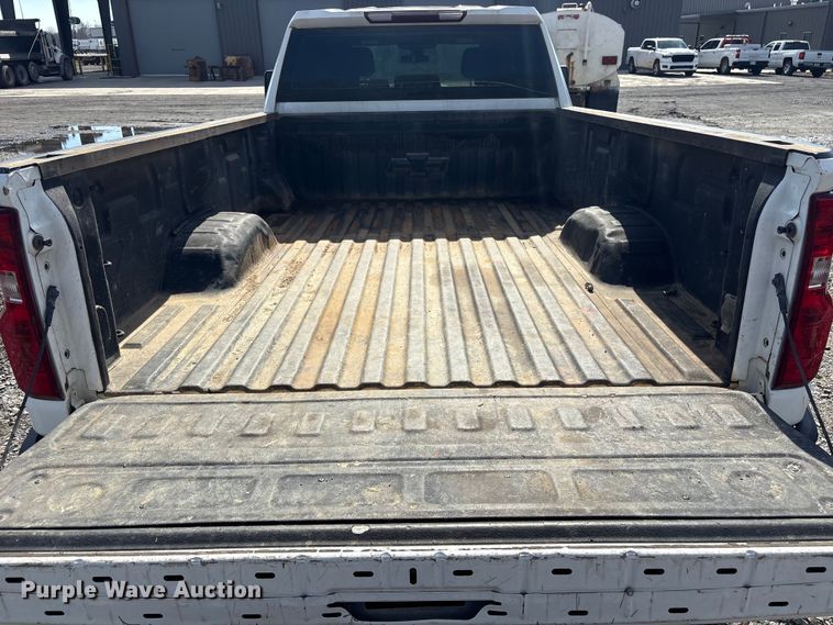 image for item FI0146 2021 Chevrolet Silverado 3500HD Crew Cab pickup truck