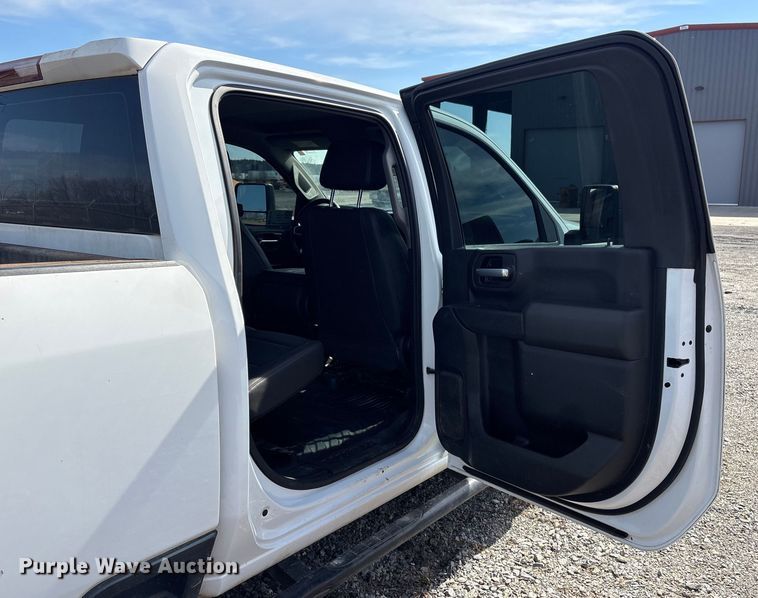 image for item FI0146 2021 Chevrolet Silverado 3500HD Crew Cab pickup truck