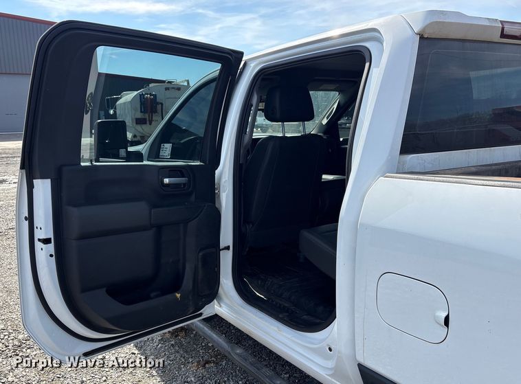 image for item FI0146 2021 Chevrolet Silverado 3500HD Crew Cab pickup truck