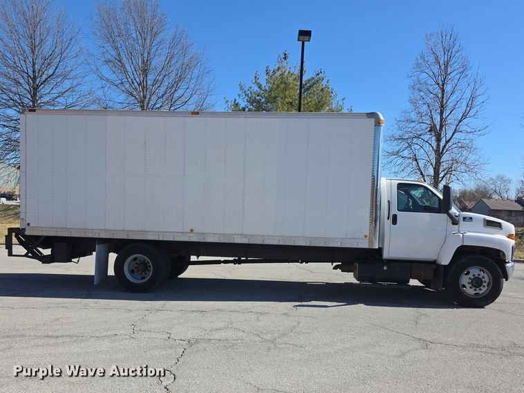 image for item FI0896 2003 Chevy C6500 box truck