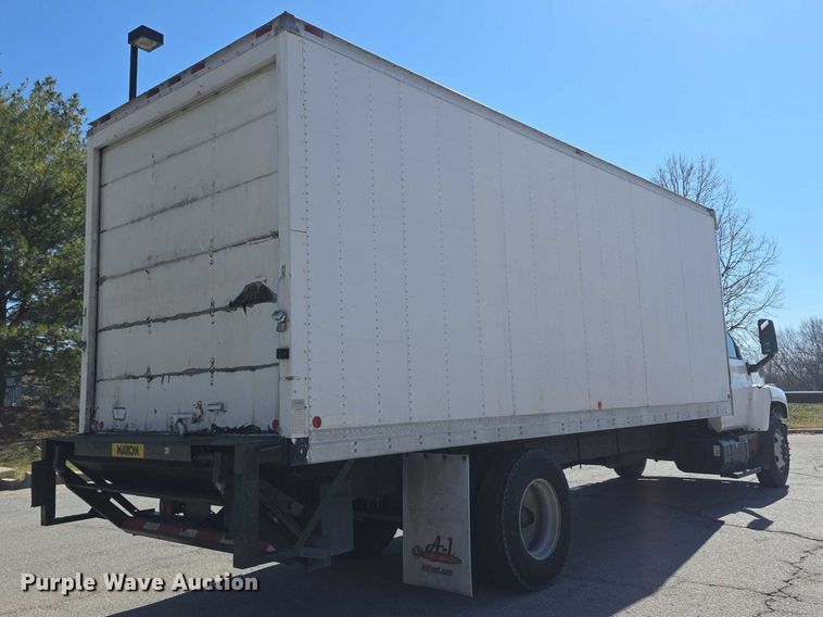 image for item FI0896 2003 Chevy C6500 box truck