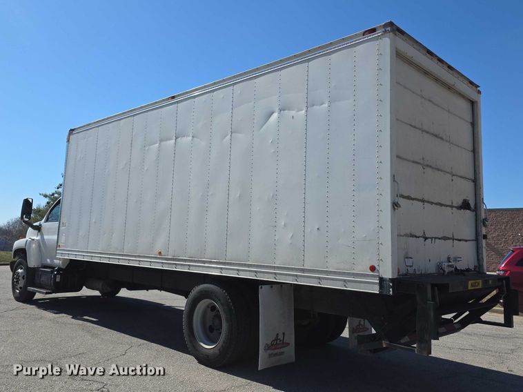 image for item FI0896 2003 Chevy C6500 box truck
