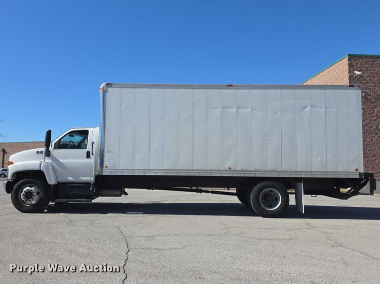 image for item FI0896 2003 Chevy C6500 box truck