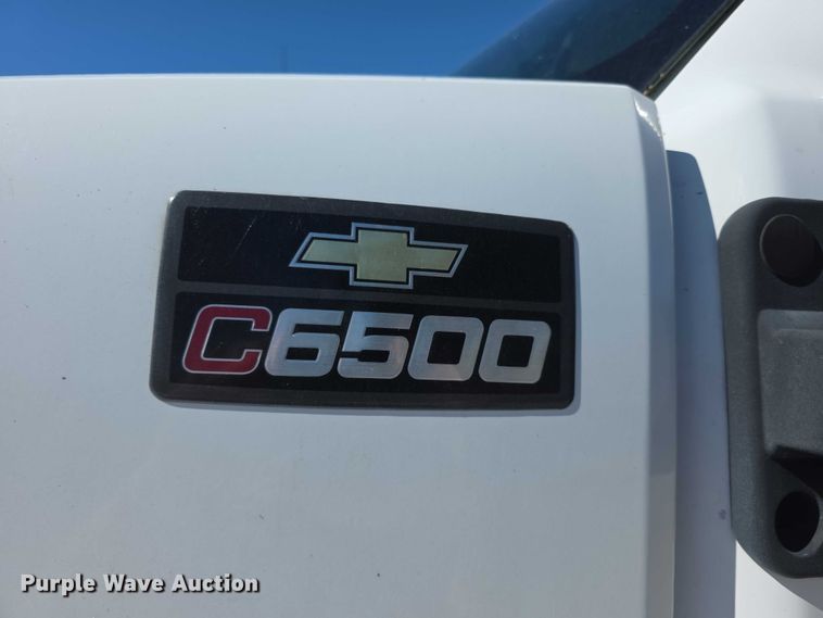 image for item FI0896 2003 Chevy C6500 box truck
