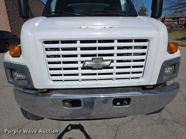 image for item FI0896 2003 Chevy C6500 box truck