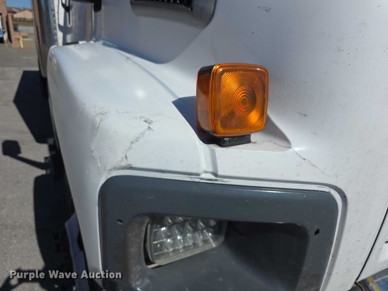 image for item FI0896 2003 Chevy C6500 box truck