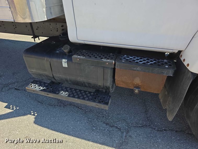 image for item FI0896 2003 Chevy C6500 box truck