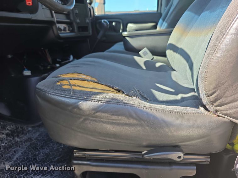 image for item FI0896 2003 Chevy C6500 box truck