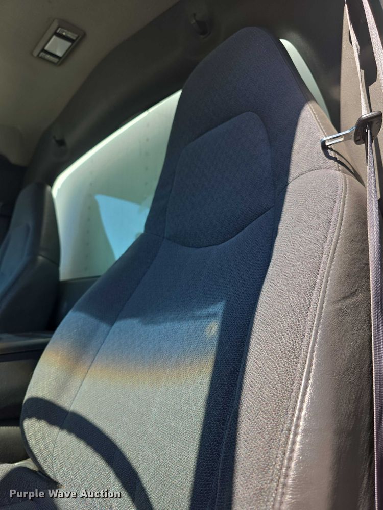 image for item FI0896 2003 Chevy C6500 box truck