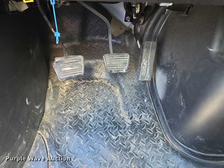 image for item FI0896 2003 Chevy C6500 box truck