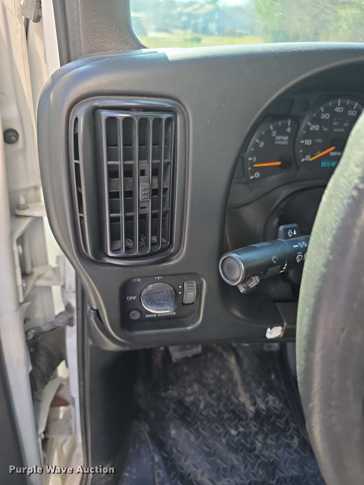 image for item FI0896 2003 Chevy C6500 box truck