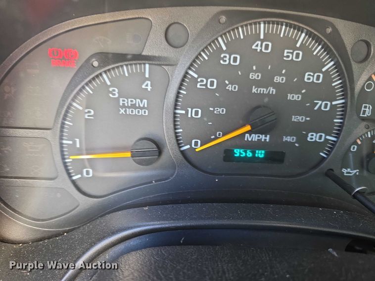 image for item FI0896 2003 Chevy C6500 box truck