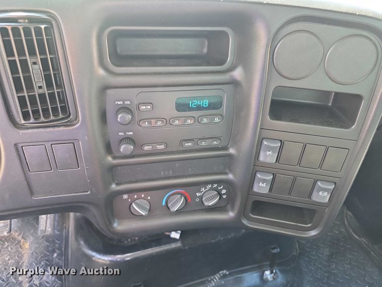 image for item FI0896 2003 Chevy C6500 box truck