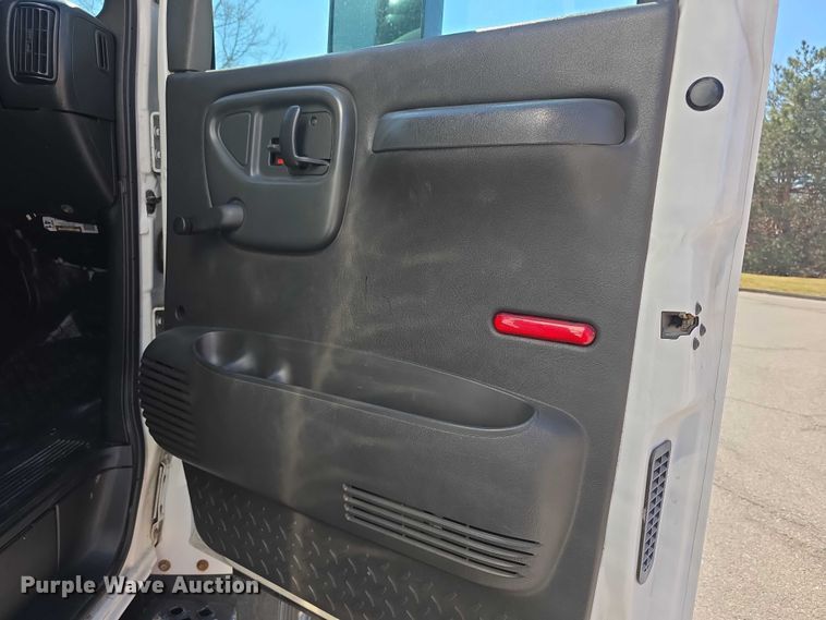 image for item FI0896 2003 Chevy C6500 box truck