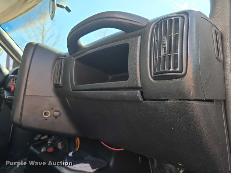 image for item FI0896 2003 Chevy C6500 box truck