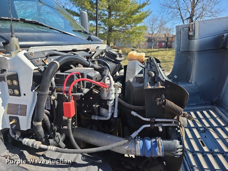 image for item FI0896 2003 Chevy C6500 box truck