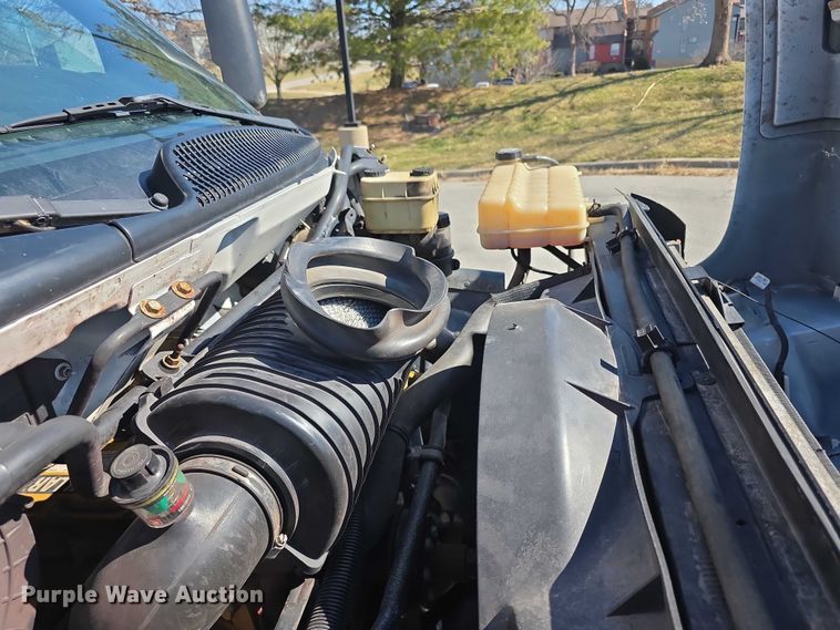 image for item FI0896 2003 Chevy C6500 box truck