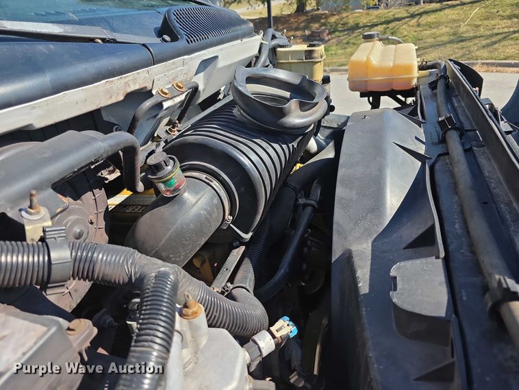 image for item FI0896 2003 Chevy C6500 box truck