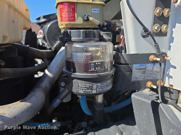 image for item FI0896 2003 Chevy C6500 box truck