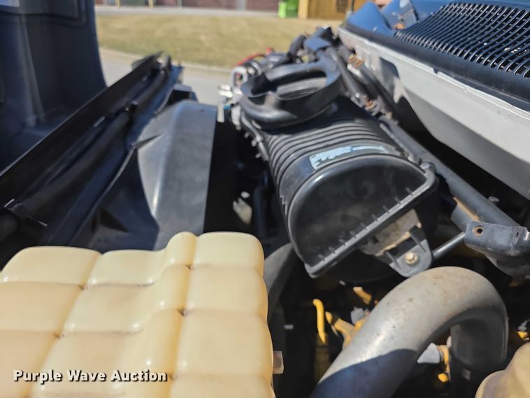 image for item FI0896 2003 Chevy C6500 box truck