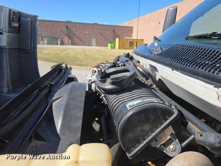 image for item FI0896 2003 Chevy C6500 box truck