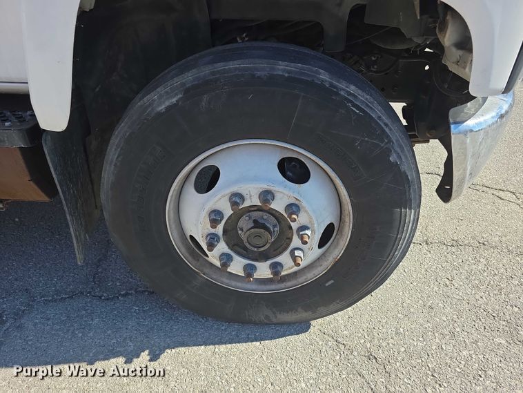 image for item FI0896 2003 Chevy C6500 box truck