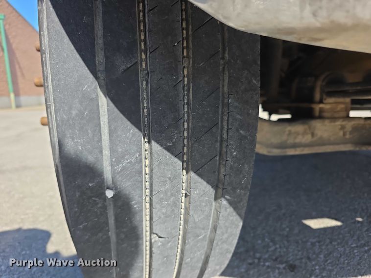 image for item FI0896 2003 Chevy C6500 box truck