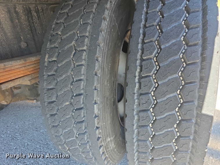 image for item FI0896 2003 Chevy C6500 box truck