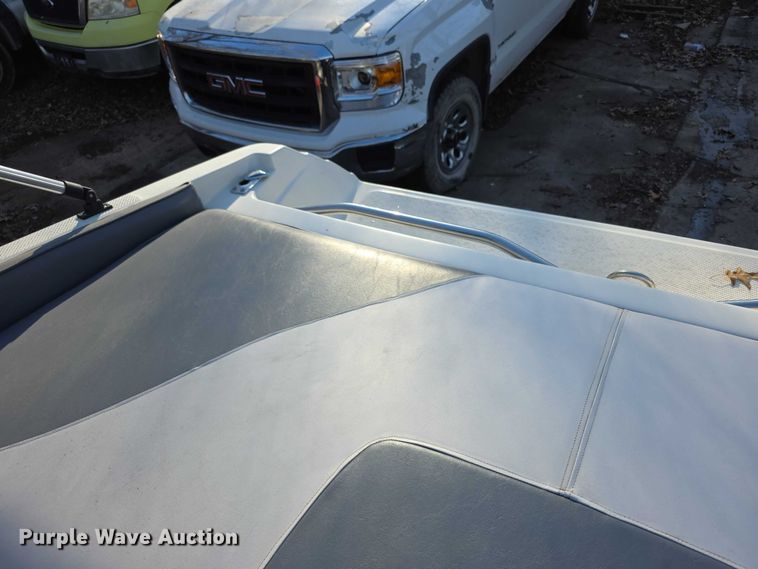 image for item FI0898 1993 Mariah  boat
