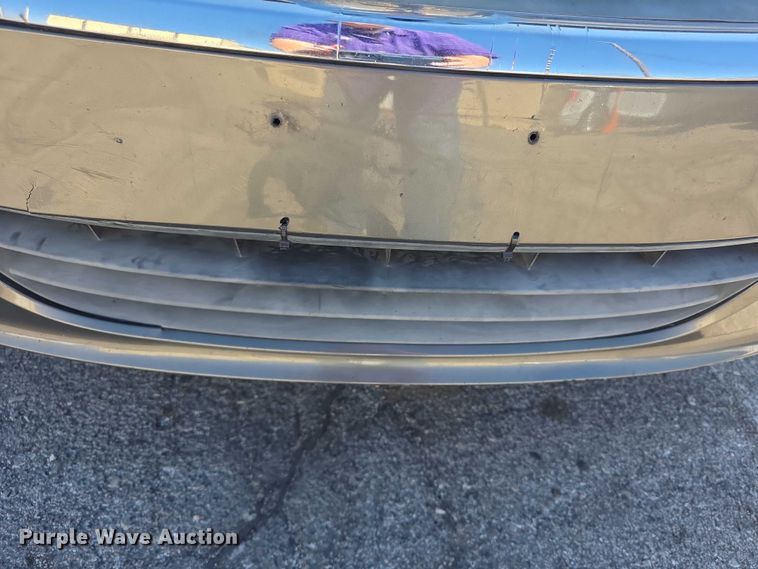 image for item FI0899 2010 Volkswagon Routan SE van