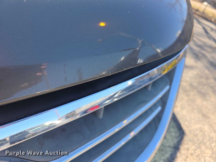 image for item FI0899 2010 Volkswagon Routan SE van