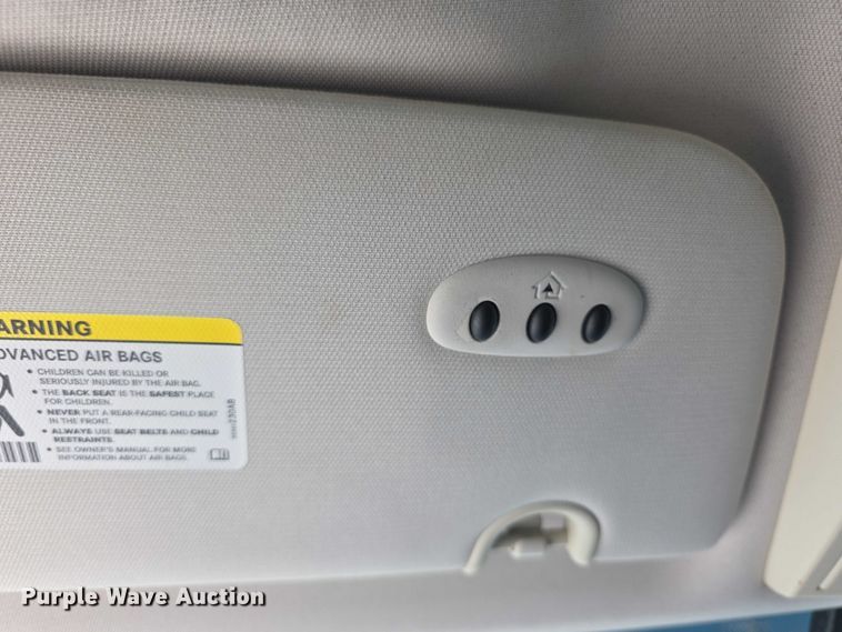 image for item FI0899 2010 Volkswagon Routan SE van