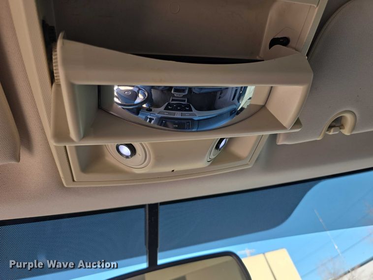 image for item FI0899 2010 Volkswagon Routan SE van