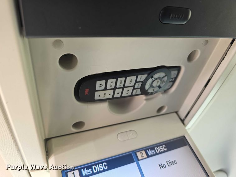 image for item FI0899 2010 Volkswagon Routan SE van