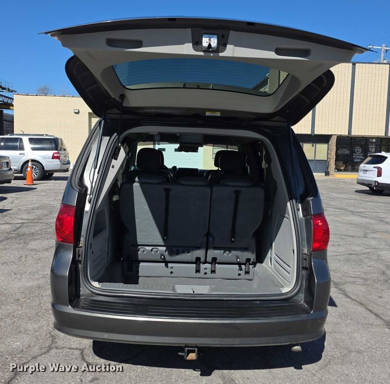 image for item FI0899 2010 Volkswagon Routan SE van