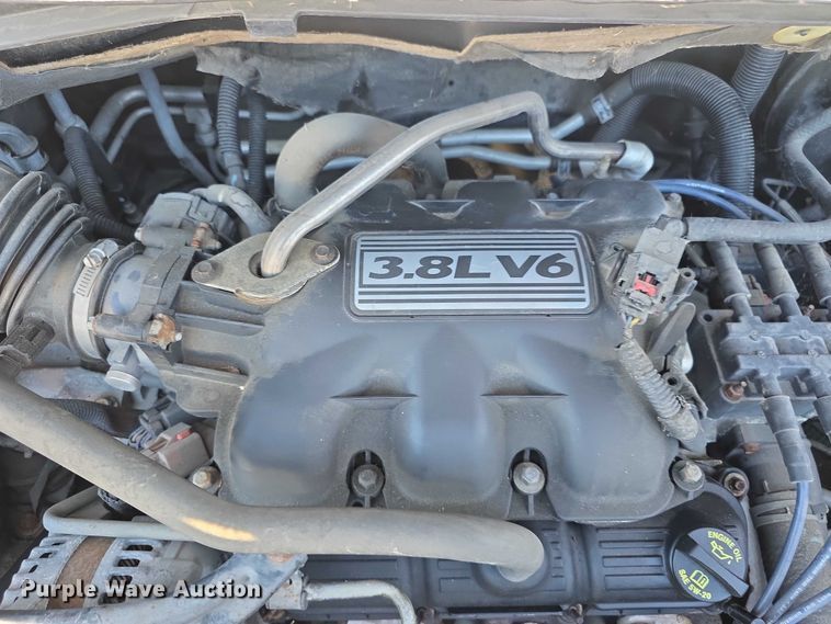 image for item FI0899 2010 Volkswagon Routan SE van