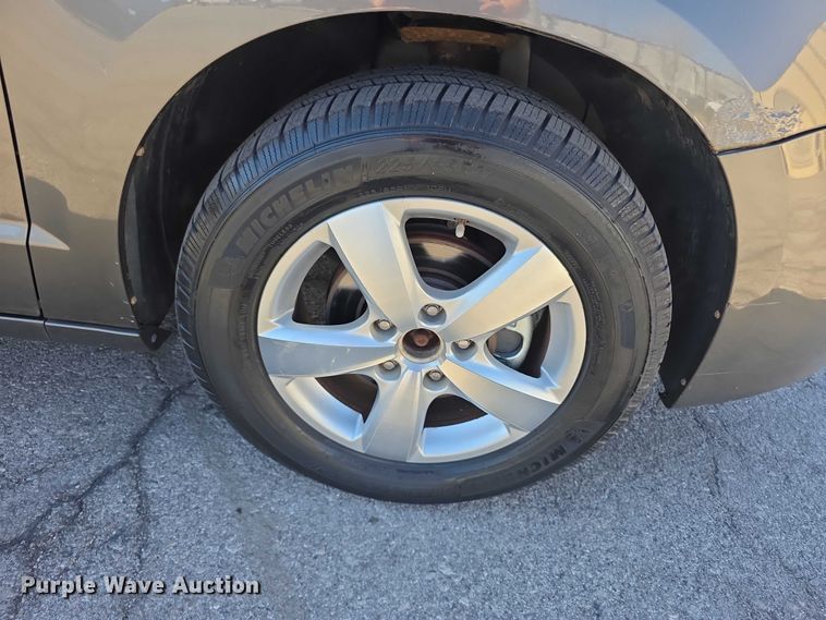 image for item FI0899 2010 Volkswagon Routan SE van