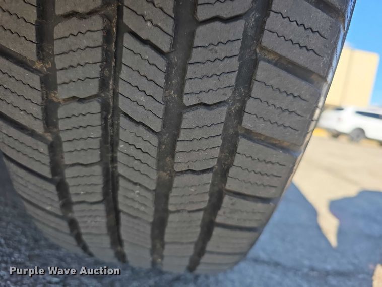 image for item FI0899 2010 Volkswagon Routan SE van