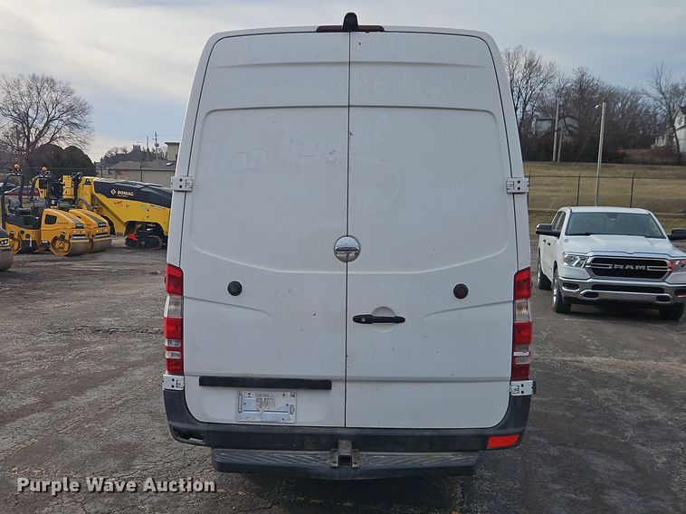 image for item FN5582 2014 Freightliner Sprinter van