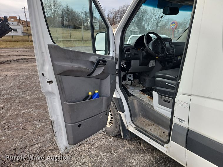 image for item FN5582 2014 Freightliner Sprinter van