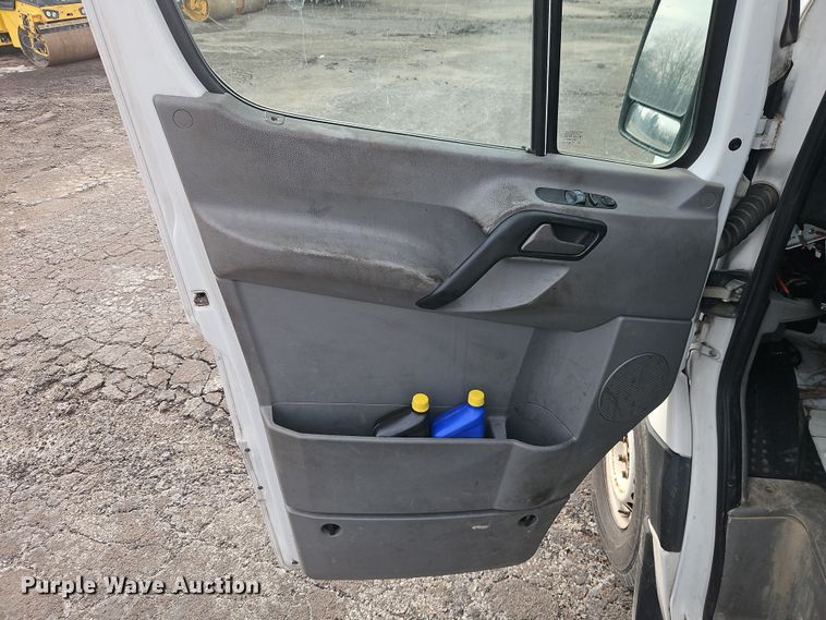 image for item FN5582 2014 Freightliner Sprinter van