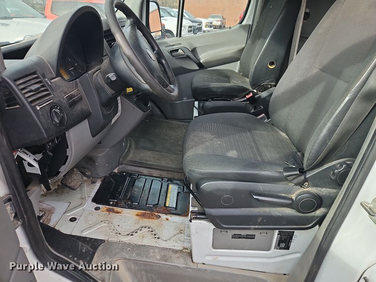 image for item FN5582 2014 Freightliner Sprinter van