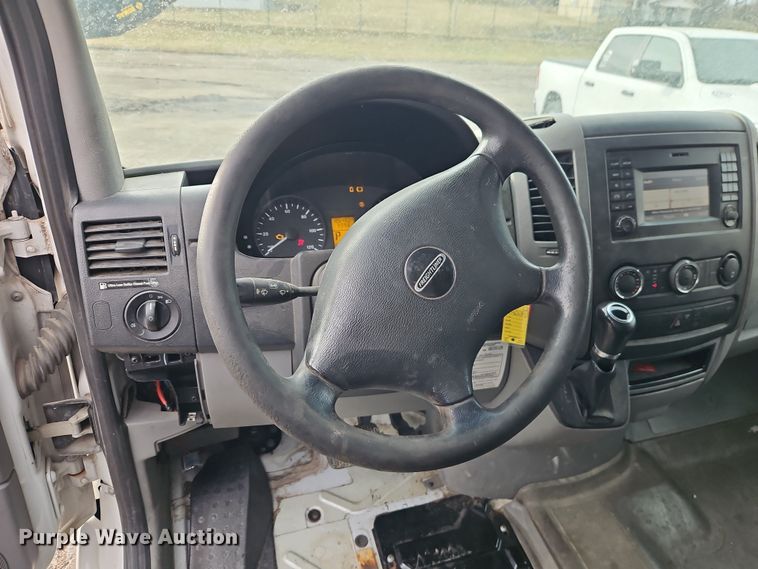 image for item FN5582 2014 Freightliner Sprinter van