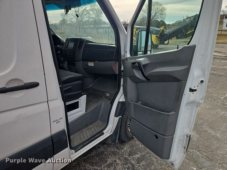 image for item FN5582 2014 Freightliner Sprinter van