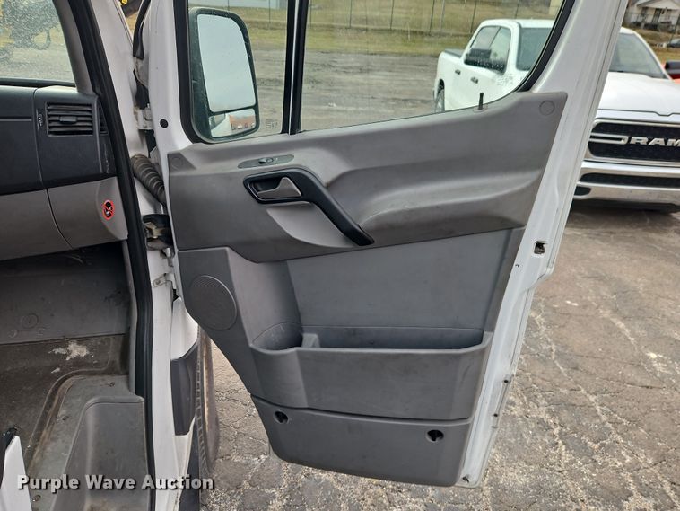 image for item FN5582 2014 Freightliner Sprinter van