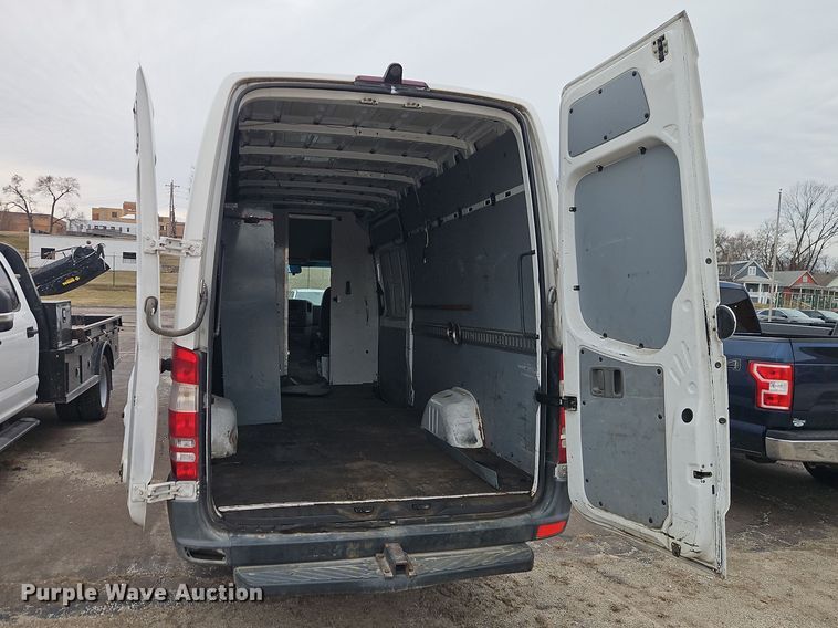 image for item FN5582 2014 Freightliner Sprinter van