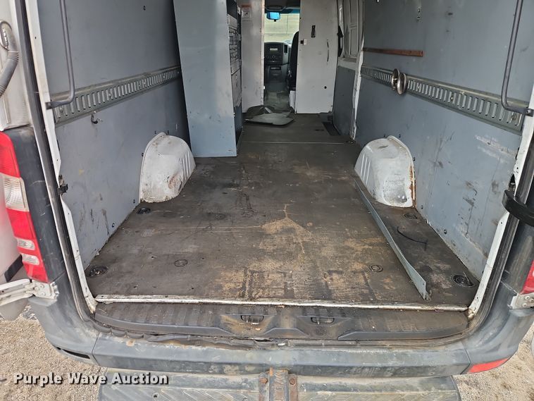 image for item FN5582 2014 Freightliner Sprinter van