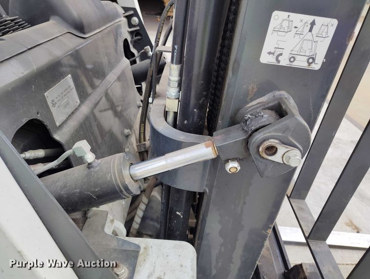 image for item IH9451 2016 UniCarriers PF50 forklift