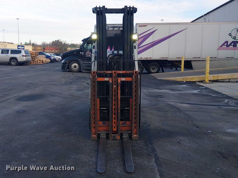 image for item NC9757 2016 UniCarriers CFS40 forklift