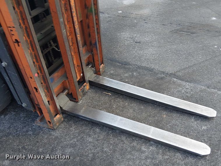 image for item NC9757 2016 UniCarriers CFS40 forklift